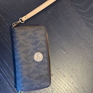 Michael Kors Black and Beige Wristlet